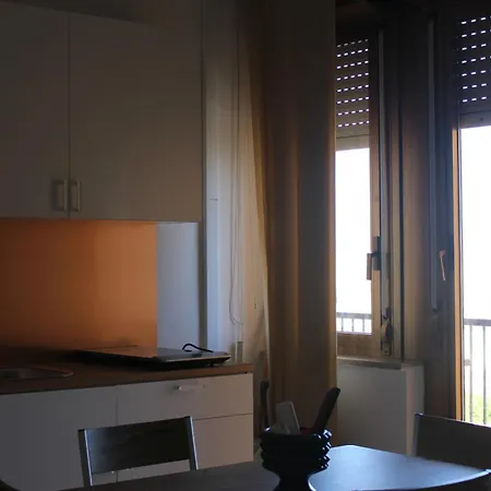 Port Side Elegance 招待所 4*