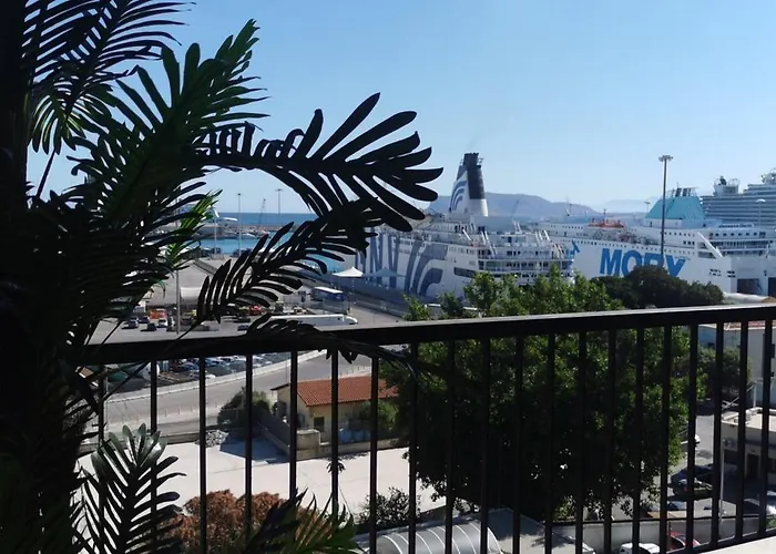 Port Side Elegance 4*