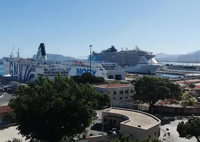 Port Side Elegance 4*