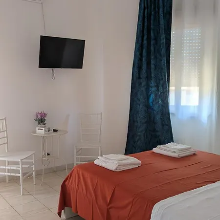 Port Side Elegance 4*