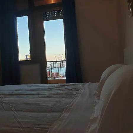 بيت ضيافة Port Side Elegance