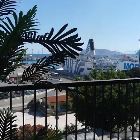 Port Side Elegance 4*