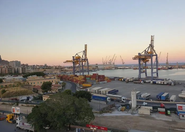 Гостевой дом Port Side Elegance 4*