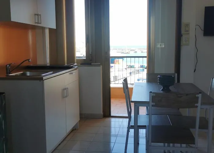 Port Side Elegance Гостевой дом